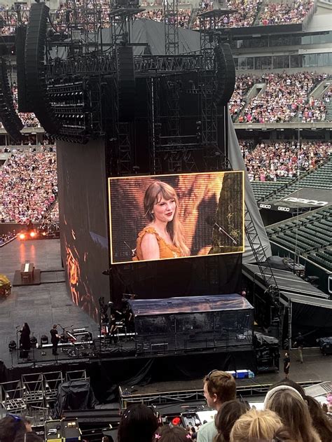Concert Review Taylor Swift Proves Shes The Man In Cincinnati Ohio