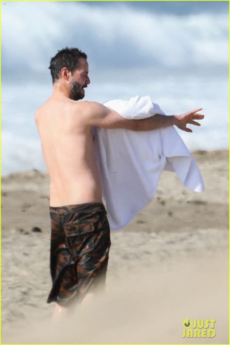 Keanu Reeves Looks Fit Shirtless At The Beach In Malibu Photo 4514927
