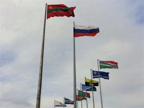 Tiraspol is the capital of transnistria (de facto), a breakaway state in moldova (de jure), where it is the second largest city. 【沿ドニエストル】ソ連から時が止まった町・ティラスポリは人々の笑顔が光る場所だった。 | Ça voir! －さぼわーる－