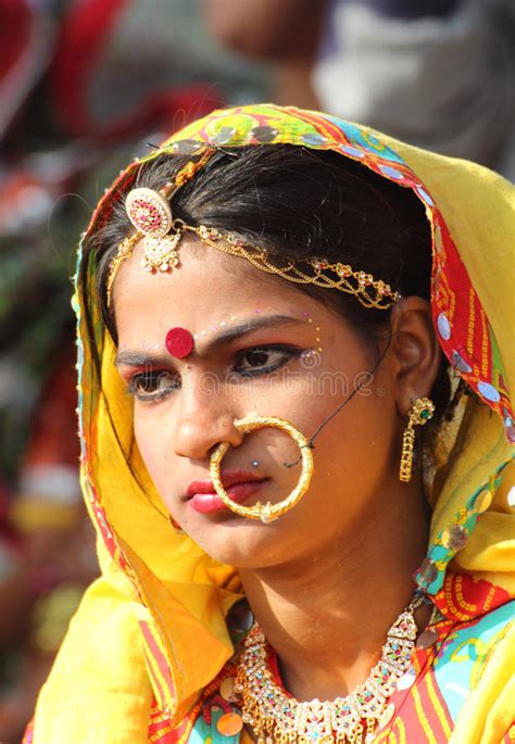 portrait du chameau indien de pushkar de fille juste photo éditorial image du fille bijou