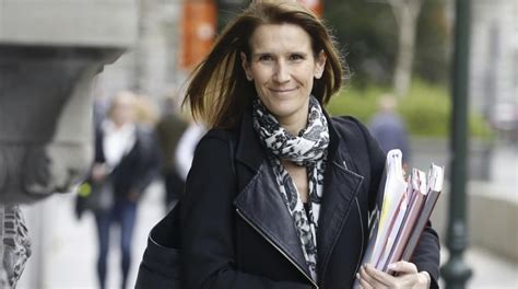 Sophie wilmès met fin au mandat de l'ambassadeur belge en corée du sud la ministre des affaires étrangères a décidé de mettre fin cet été au mandat de l'ambassadeur belge en corée du sud, peter lescouhier, après l'incident survenu avec son épouse, annoncent les affaires étrangères dans un communiqué. Sophie Wilmès (MR) sera l'invitée de L'Interview à 18h15 | BX1