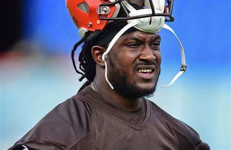 Browns’ Isaiah Crowell Apologizes For Posting Image Of Cop Getting