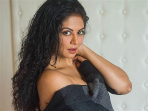 Netizen Asks Kavita Kaushik How Many Times To Have Sex In Lockdown Actress Has A Sassy Reply