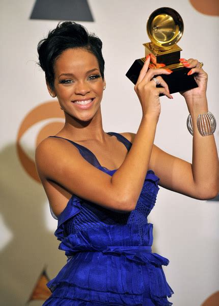 Arrogburo Rihanna 2011 Grammy Dress