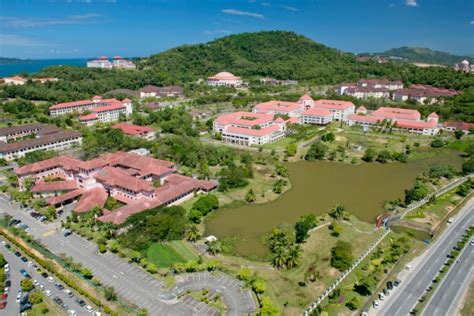 University of malaysia sabah is average in size with a capacity of 15 thousand students. UMS - Landmarks in UMS