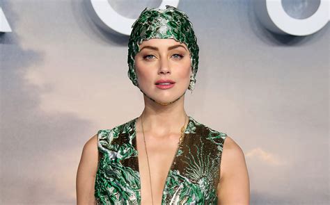 Amber Heard Wears Valentino Swimming Cap At Aquaman Premiere