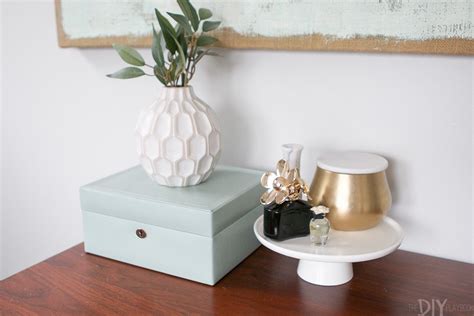 We asked professional organizers to recommend the best drawer organizers and dividers for dresser, kitchen, desk, and junk drawers. Using a Jewelry Drawer Organizer in a Dresser | Dresser ...