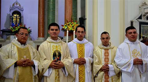 Cinco Nuevos Sacerdotes