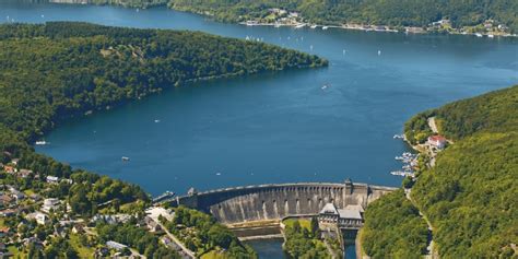 Mitten im nationalpark edersee liegt die gruppenunterkunft der sportjugend hessen. Mit der Bahn zum Edersee in Edertal-Affoldern