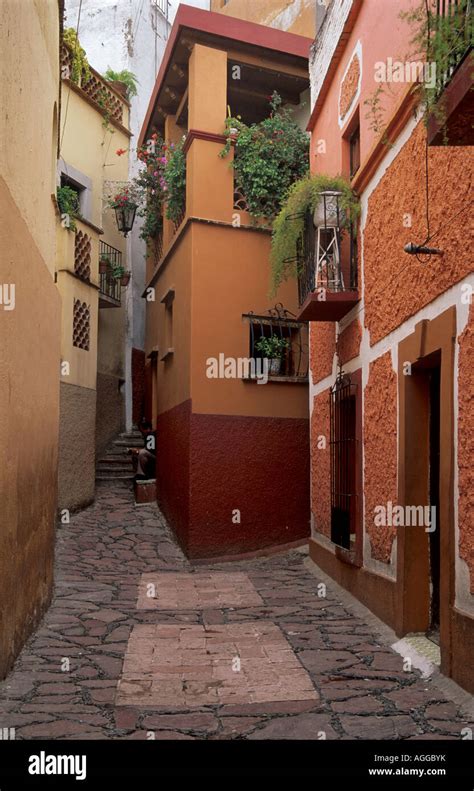Callejon Del Beso Alley At Guanajuato Mexico Stock Photo Alamy