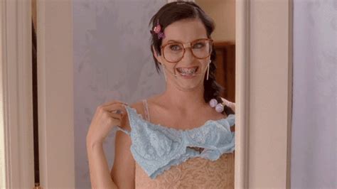 21 Things All Girls Who Hate Bra Shopping Know To Be True