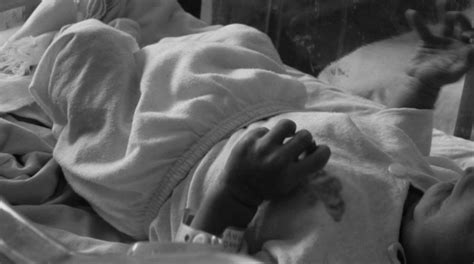 Joven Lanza A Recién Nacido De Una Pareja Por La Ventana De Hospital Notigram