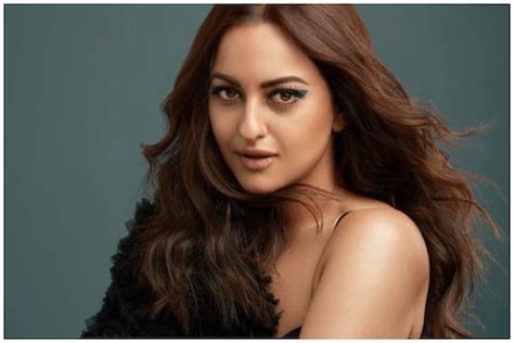 Feels Like Yesterday Says Sonakshi Sinha On Completing 9 Years In Bollywood News18