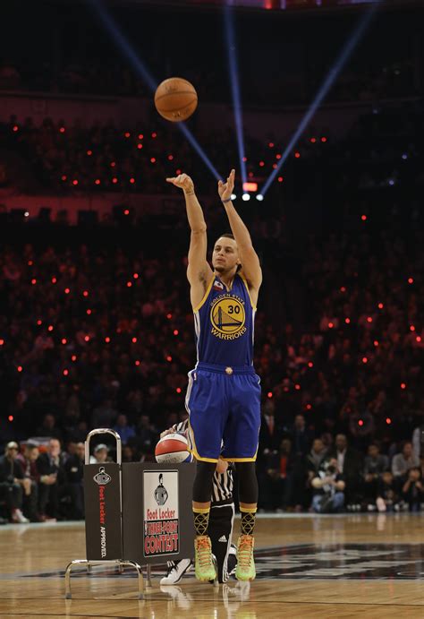 Curry Shoots Lights Out In 3 Pt Event The Japan Times