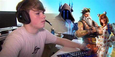 Pro Fortnite Player Rages Smashes Keyboard And Sits In