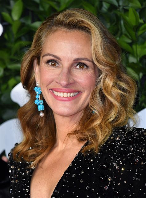 Julia Roberts Longtime Hairstylist Tells Us The Secret To Her Great