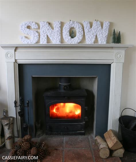 Check out these decorating ideas to turn your christmas tree into a holiday masterpiece. cassiefairy-thrifty-christmas-snow-sign-project-diy ...