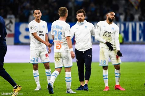 Il évolue au poste de milieu offensif à l'olympique de marseille. Jordan Amavi - OL, Olympique Lyonnais