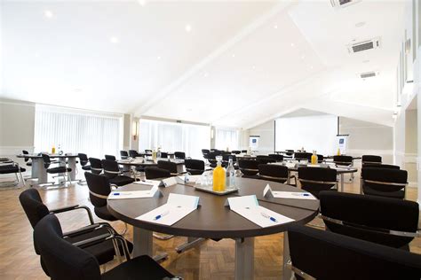 With 8 Main Conference Rooms 23 Syndicate Rooms 111 En Suite Bedrooms