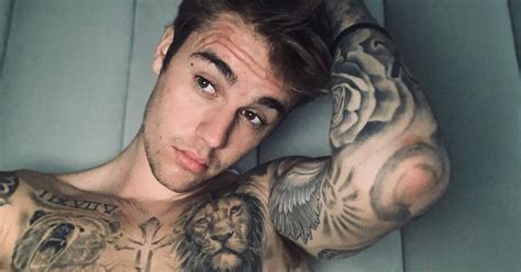 The Sexiest Male Celebrity Selfies Of 2019 Popsugar Celebrity