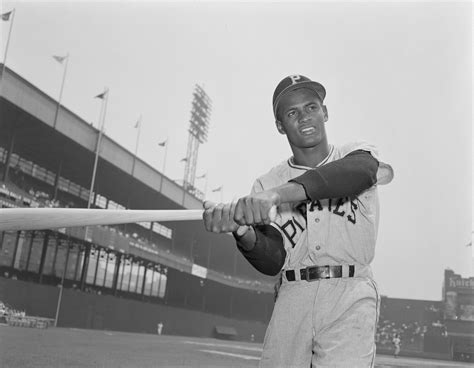 Roberto Clemente Named 1966 Nl Mvp Baseball Hall Of Fame