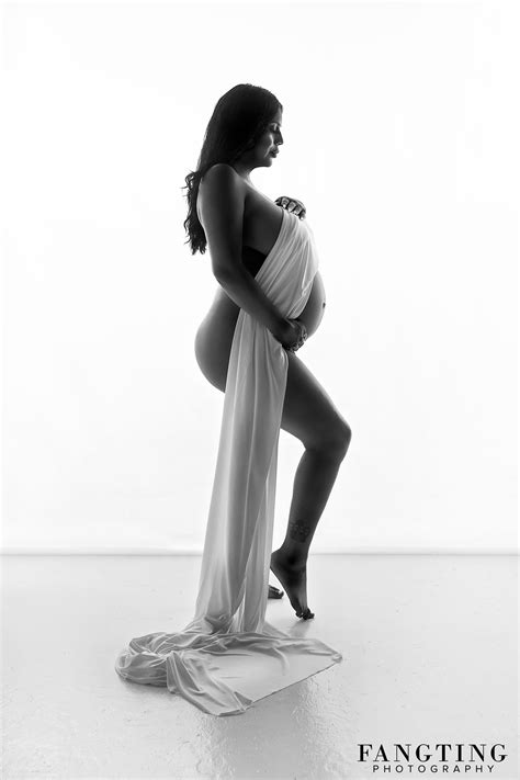 Maternity Studio Photography In 2020 Maternity Photography Studio