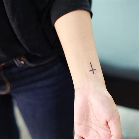 Small Cross Tattoo On Leg Zerkalovulcan
