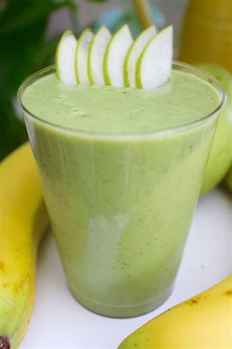 This classic strawberry banana smoothie recipe is easy to make with 4 simple ingredients in less than 5 minutes, and always tastes so sweet and refreshing! Pear-Banana Green Smoothie | Cooking Goals