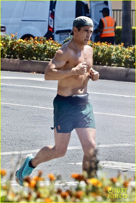 Colin Farrell Goes Shirtless For A Run In La After Venice Film Festival Appearance Photo