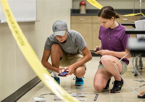 Omaha Polices Csi Demonstration Gives Students A Look At Life As A