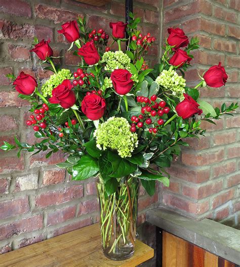 Deluxe Dozen Red Roses Georgewood Florist
