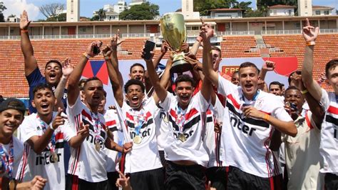 Escalação, fotos, vídeos e lances da partida. São Paulo é campeão paulista sub-17