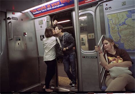 Capturing Lovers On The Streets Of New York New York Subway Nyc