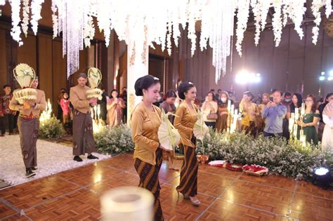 Urutan Prosesi Panggih Dalam Pernikahan Adat Jawa Weddingku Com