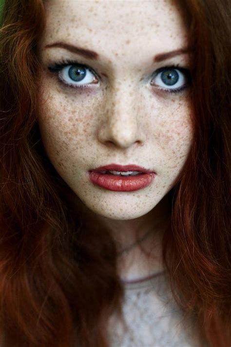 Photos That Prove Women With Freckles Are Beautiful Freckles Girl Beautiful Freckles