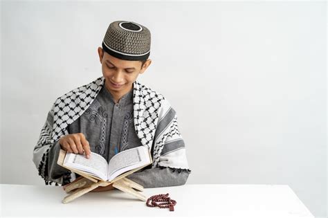 Premium Photo Muslim Male Reading Quran