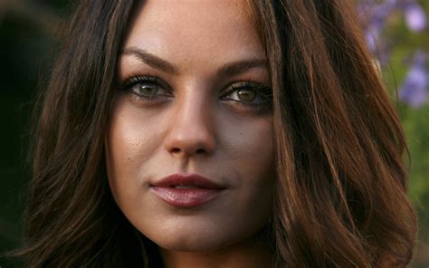Mila Kunis Hd Wallpaper Photos Images And Pictures Wa