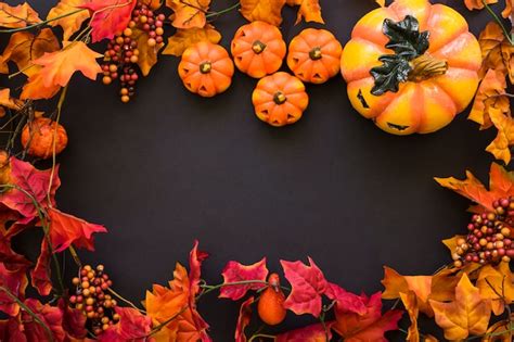 Free Photo Halloween Background With Autumn Leaves