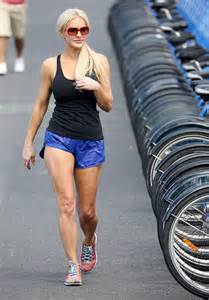 Brynne Edelsten Flaunts Healthy Trim Figure During Workout Session