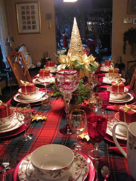 Designs By Pinky ~~~our Christmas Table~~~