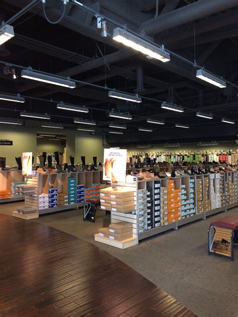 DSW Designer Shoe Warehouse - CLOSED - 26 Photos & 56 Reviews - Shoe ...