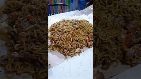 Meaning fried noodles), also known as bakmi goreng, is an indonesian style of often spicy fried noodle dish. Masak mie goreng sedap.. - YouTube