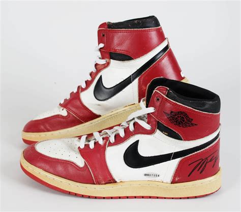 1985 86 Chicago Bulls Michael Jordan Game Worn Signed Air Jordan I