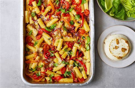 Jamie Olivers Pepper And Tomato Pasta Tray Bake Is A Warming Winner