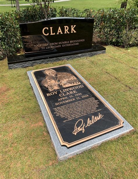 Roy Clark 1933 2018 Star Of Heehaw Great Guitarest Actor Cemetery