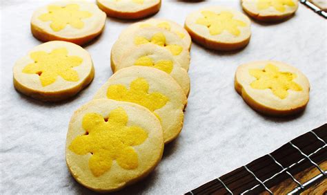 Gather your friends, family, and colleagues and pop the kettle on! Daffodil cookies | Cookies, Morning tea, Sugar cookies