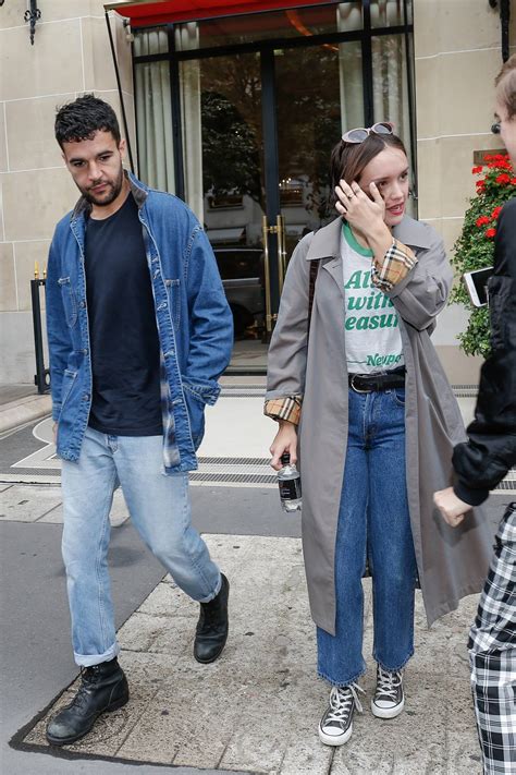 Olivia Cooke Out With Her Boyfriend Christopher Abbott In Paris 07