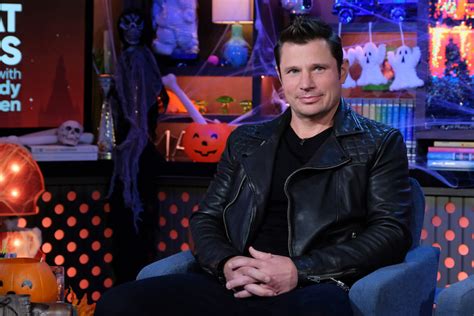 Nick lachey (born november 9, 1973) was a member of 90s boy band 98 degrees but he may be best known as the former husband of pop star jessica simpson. Former NFL Player Matt Leinhart is Friends With 'Love is Blind' Host Nick Lachey