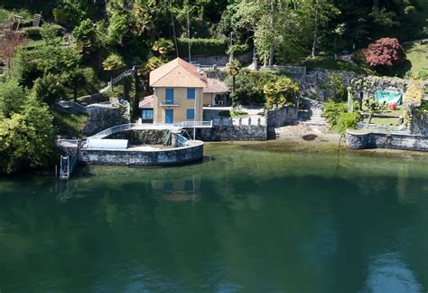 Bellagio liegt auf einer grünen halbinsel zwischen den beiden seearmen lecco und como. Comer See Bellagio Villa Direkt am See und Seeblick