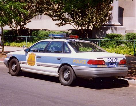 Ford Police Car An Early 1990s Ford Taurus Of The Washing Flickr